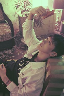 TEN (เตนล์) เดบิวต์โซโล่ด้วยมินิอัลบั้มชุดแรก ‘TEN’ รวบรวม 6 เพลงภาษาอังกฤษ นำเสนอสีสันของดนตรีที่มีแค่ ‘TEN’ ที่ทำได้ พร้อมพิสูจน์คุณค่าที่แท้จริงของ ‘ผู้แสดงที่มีศิลปะ’ ในเพลงไตเติลที่มีการแสดงสุดร้อนแรง ‘Nightwalker’ เผยเสน่ห์เกินต้านทาน